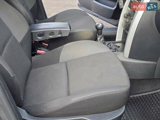 Серый Пежо 207, объемом двигателя 1.36 л и пробегом 98 тыс. км за 4000 $, фото 22 на Automoto.ua