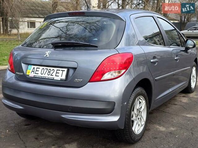 Серый Пежо 207, объемом двигателя 1.36 л и пробегом 98 тыс. км за 4000 $, фото 13 на Automoto.ua