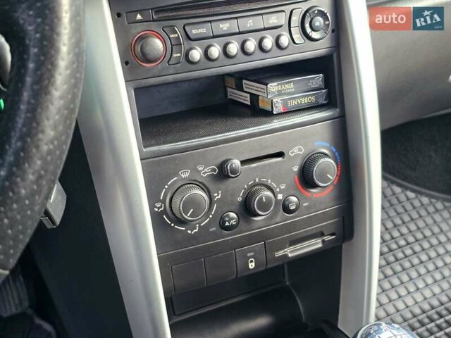 Серый Пежо 207, объемом двигателя 1.36 л и пробегом 98 тыс. км за 4000 $, фото 21 на Automoto.ua