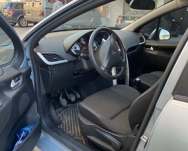 Сірий Пежо 207, об'ємом двигуна 1.36 л та пробігом 199 тис. км за 3800 $, фото 4 на Automoto.ua
