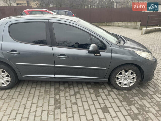 Серый Пежо 207, объемом двигателя 1.36 л и пробегом 213 тыс. км за 4500 $, фото 2 на Automoto.ua