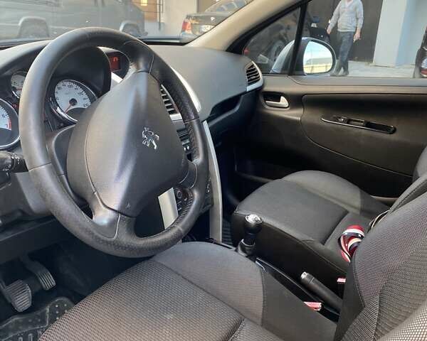 Сірий Пежо 207, об'ємом двигуна 1.36 л та пробігом 199 тис. км за 3800 $, фото 3 на Automoto.ua