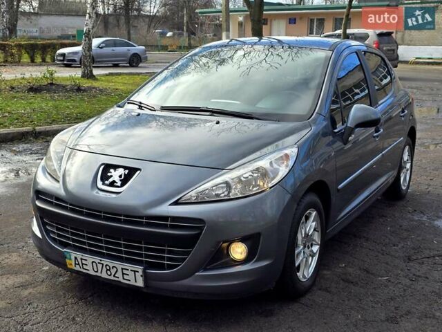 Серый Пежо 207, объемом двигателя 1.36 л и пробегом 98 тыс. км за 4000 $, фото 4 на Automoto.ua