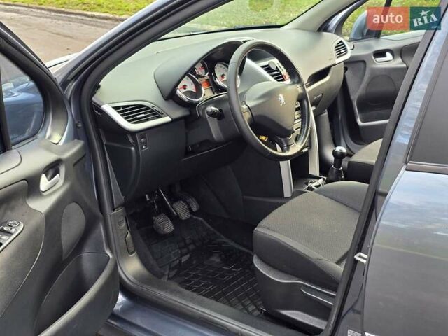 Серый Пежо 207, объемом двигателя 1.36 л и пробегом 98 тыс. км за 4000 $, фото 17 на Automoto.ua