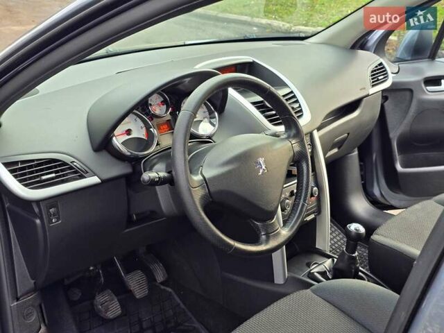 Серый Пежо 207, объемом двигателя 1.36 л и пробегом 98 тыс. км за 4000 $, фото 18 на Automoto.ua