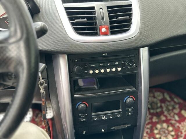 Серый Пежо 207, объемом двигателя 1.6 л и пробегом 196 тыс. км за 4400 $, фото 15 на Automoto.ua