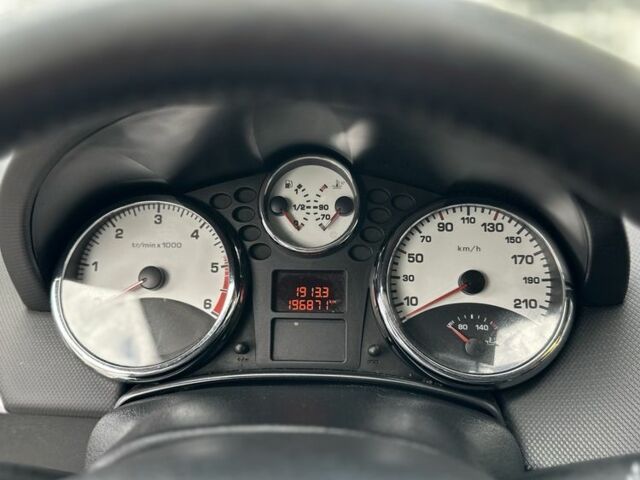 Серый Пежо 207, объемом двигателя 1.6 л и пробегом 196 тыс. км за 4400 $, фото 11 на Automoto.ua