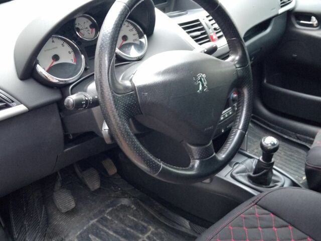 Серый Пежо 207, объемом двигателя 1.6 л и пробегом 207 тыс. км за 3800 $, фото 5 на Automoto.ua