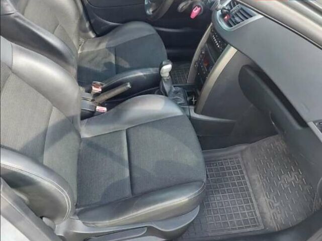 Серый Пежо 207, объемом двигателя 1.4 л и пробегом 200 тыс. км за 4500 $, фото 1 на Automoto.ua