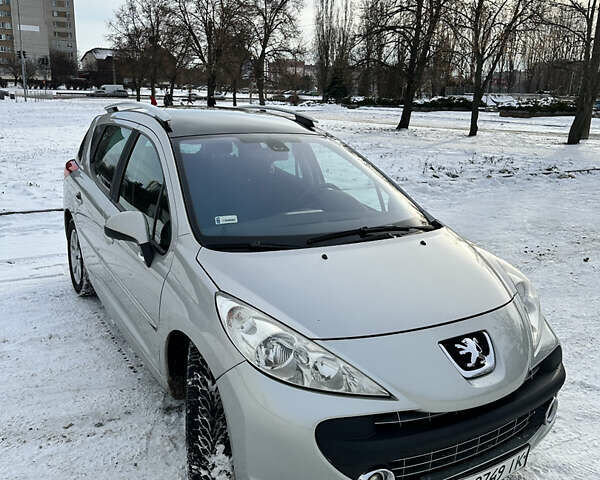 Серый Пежо 207, объемом двигателя 1.6 л и пробегом 211 тыс. км за 4500 $, фото 1 на Automoto.ua