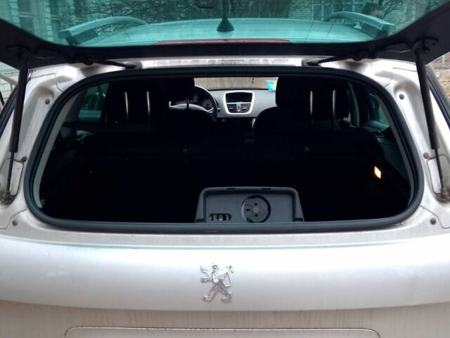 Серый Пежо 207, объемом двигателя 1.6 л и пробегом 207 тыс. км за 3800 $, фото 4 на Automoto.ua