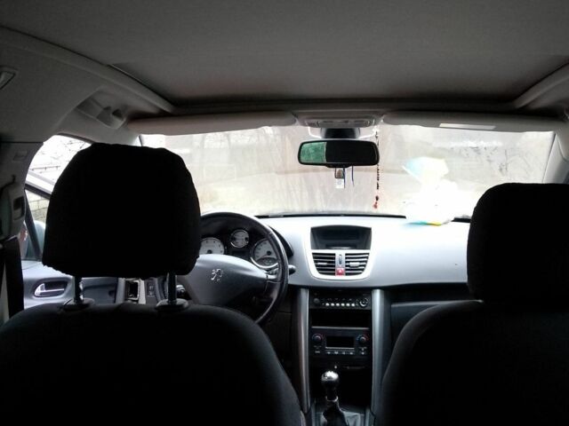 Серый Пежо 207, объемом двигателя 1.6 л и пробегом 207 тыс. км за 3800 $, фото 9 на Automoto.ua