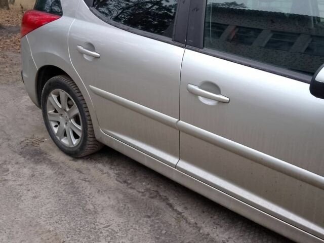 Серый Пежо 207, объемом двигателя 1.6 л и пробегом 207 тыс. км за 3800 $, фото 2 на Automoto.ua