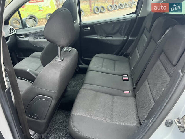 Серый Пежо 207, объемом двигателя 1.6 л и пробегом 253 тыс. км за 3950 $, фото 18 на Automoto.ua
