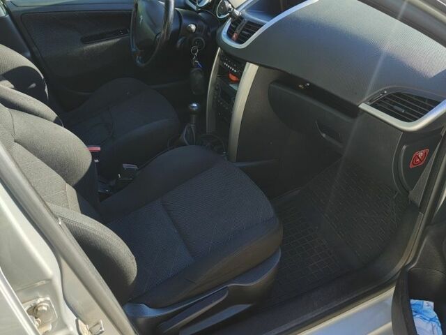 Серый Пежо 207, объемом двигателя 1.6 л и пробегом 278 тыс. км за 4200 $, фото 12 на Automoto.ua