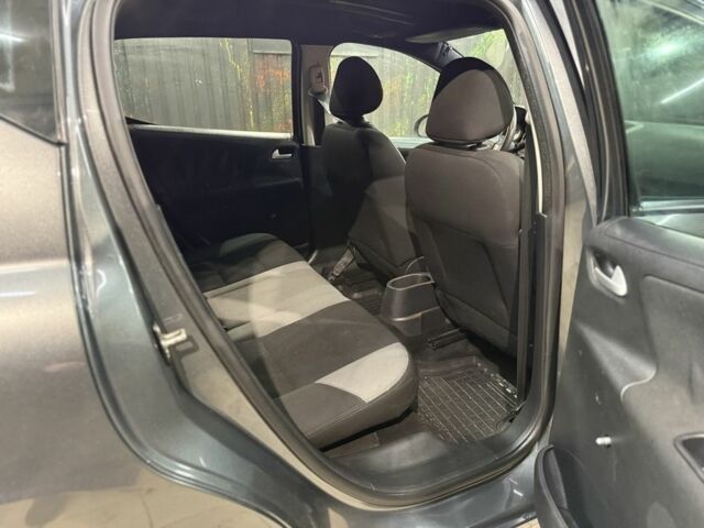 Серый Пежо 207, объемом двигателя 1.4 л и пробегом 200 тыс. км за 3900 $, фото 9 на Automoto.ua