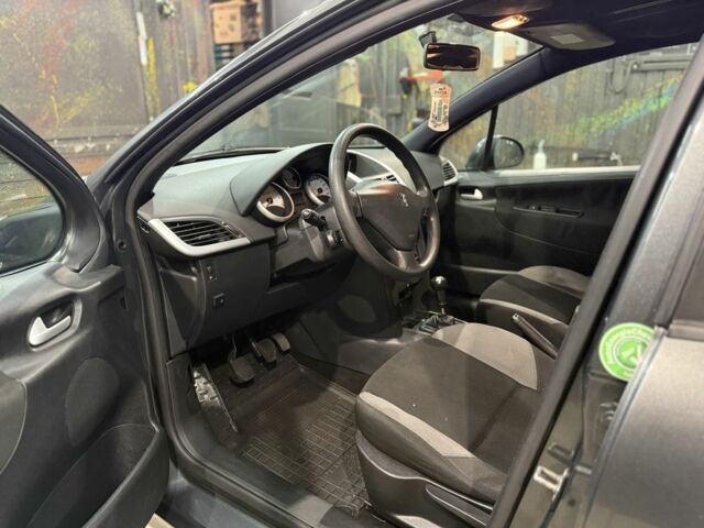 Серый Пежо 207, объемом двигателя 1.4 л и пробегом 200 тыс. км за 3900 $, фото 6 на Automoto.ua