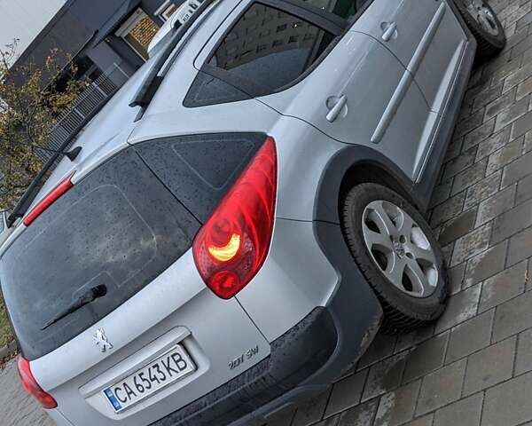 Серый Пежо 207, объемом двигателя 1.4 л и пробегом 204 тыс. км за 5400 $, фото 1 на Automoto.ua