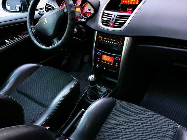 Сірий Пежо 207, об'ємом двигуна 1.6 л та пробігом 160 тис. км за 5250 $, фото 5 на Automoto.ua