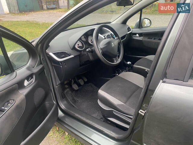Пежо 207 2008 у Житомирі на Automoto.ua Сірий Пежо 207, об'ємом двигуна 1.4 л та пробігом 240 тис. км за 4700 $, фото 4 на Automoto.ua