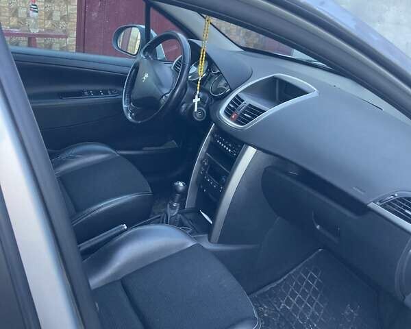 Пежо 207 2008 у Львові на Automoto.ua Сірий Пежо 207, об'ємом двигуна 1.6 л та пробігом 230 тис. км за 4400 $, фото 12 на Automoto.ua