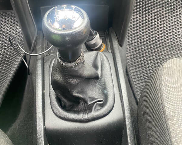 Пежо 207 2008 у Житомирі на Automoto.ua Сірий Пежо 207, об'ємом двигуна 1.4 л та пробігом 240 тис. км за 4700 $, фото 12 на Automoto.ua