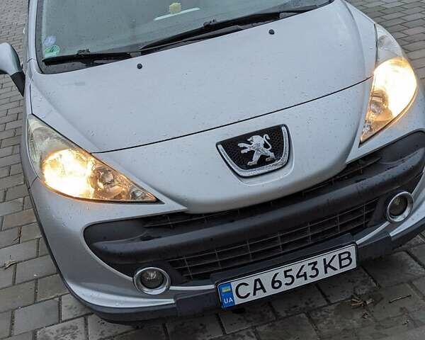 Серый Пежо 207, объемом двигателя 1.4 л и пробегом 204 тыс. км за 5400 $, фото 2 на Automoto.ua