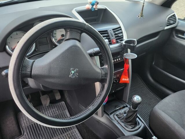 Серый Пежо 207, объемом двигателя 1.6 л и пробегом 240 тыс. км за 4500 $, фото 7 на Automoto.ua