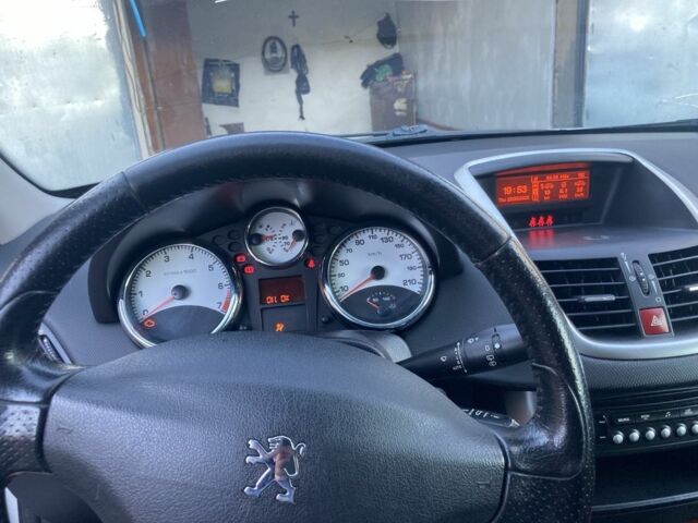 Пежо 207 2008 у Стрые на Automoto.ua Сірий Пежо 207, об'ємом двигуна 1.6 л та пробігом 230 тис. км за 4400 $, фото 2 на Automoto.ua