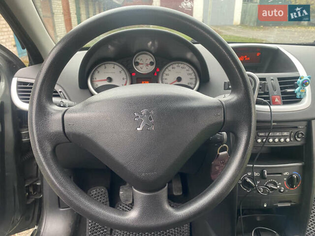 Пежо 207 2008 у Житомирі на Automoto.ua Сірий Пежо 207, об'ємом двигуна 1.4 л та пробігом 240 тис. км за 4700 $, фото 11 на Automoto.ua