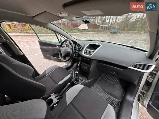 Сірий Пежо 207, об'ємом двигуна 1.4 л та пробігом 225 тис. км за 4450 $, фото 12 на Automoto.ua
