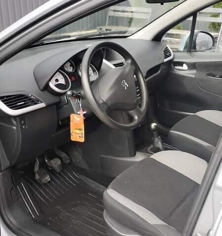 Серый Пежо 207, объемом двигателя 1.4 л и пробегом 211 тыс. км за 3999 $, фото 5 на Automoto.ua