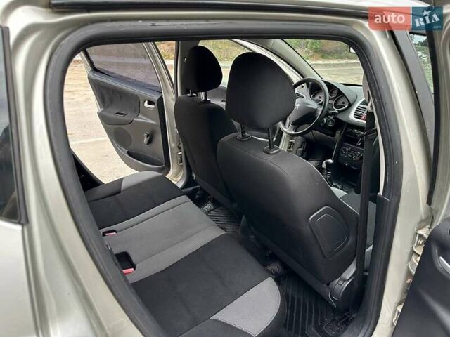 Сірий Пежо 207, об'ємом двигуна 1.4 л та пробігом 225 тис. км за 4450 $, фото 19 на Automoto.ua