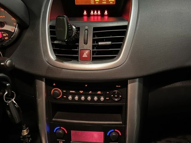 Серый Пежо 207, объемом двигателя 1.6 л и пробегом 127 тыс. км за 5400 $, фото 12 на Automoto.ua