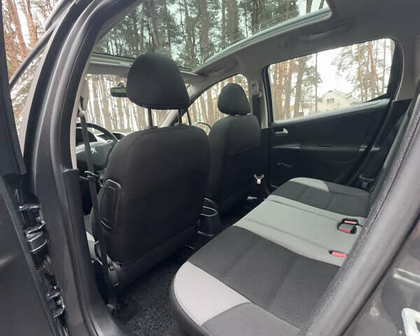 Серый Пежо 207, объемом двигателя 1.4 л и пробегом 179 тыс. км за 5750 $, фото 27 на Automoto.ua