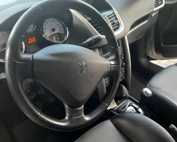 Серый Пежо 207, объемом двигателя 1.6 л и пробегом 240 тыс. км за 5998 $, фото 3 на Automoto.ua