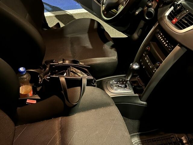 Серый Пежо 207, объемом двигателя 1.6 л и пробегом 127 тыс. км за 5400 $, фото 10 на Automoto.ua