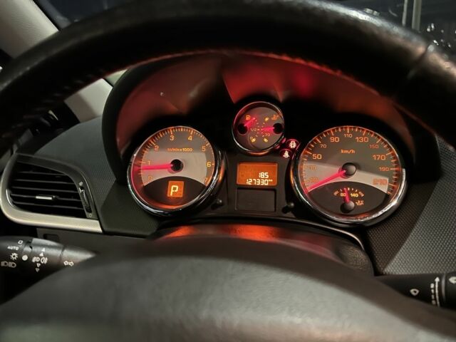 Серый Пежо 207, объемом двигателя 1.6 л и пробегом 127 тыс. км за 5400 $, фото 11 на Automoto.ua