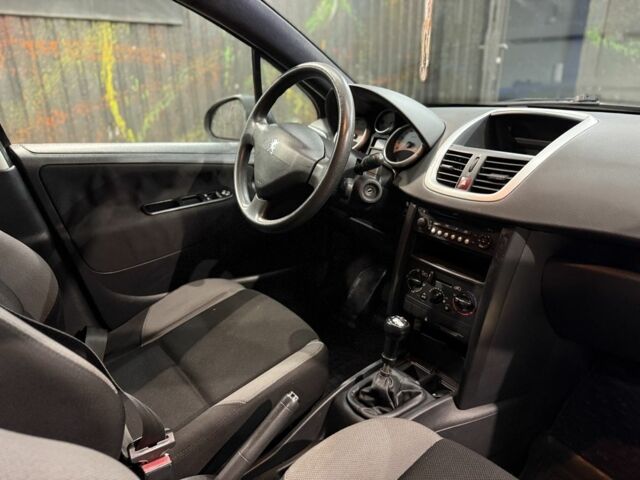 Серый Пежо 207, объемом двигателя 1.4 л и пробегом 200 тыс. км за 3900 $, фото 7 на Automoto.ua