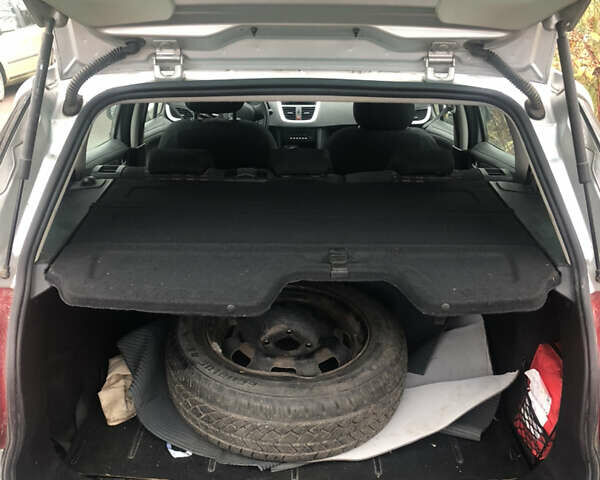 Серый Пежо 207, объемом двигателя 1.4 л и пробегом 218 тыс. км за 4500 $, фото 2 на Automoto.ua