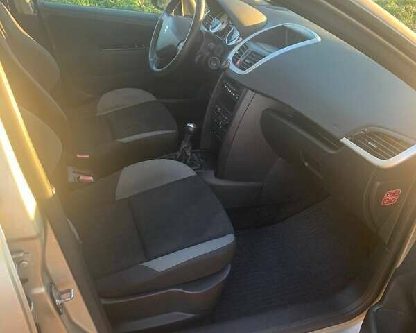 Серый Пежо 207, объемом двигателя 1.4 л и пробегом 195 тыс. км за 5500 $, фото 10 на Automoto.ua