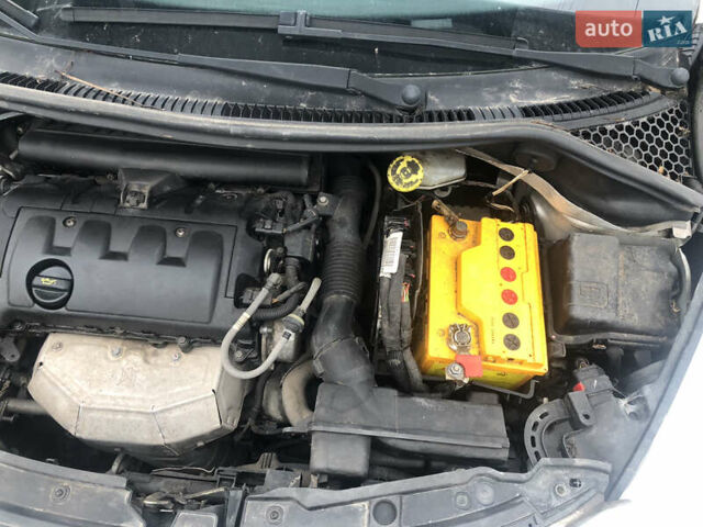 Серый Пежо 207, объемом двигателя 1.4 л и пробегом 218 тыс. км за 4500 $, фото 9 на Automoto.ua