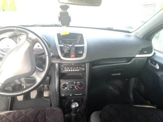 Серый Пежо 207, объемом двигателя 1.4 л и пробегом 245 тыс. км за 3100 $, фото 9 на Automoto.ua