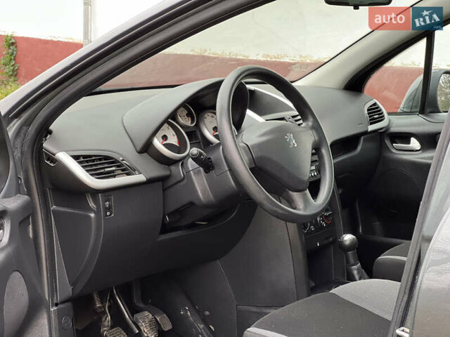 Серый Пежо 207, объемом двигателя 1.4 л и пробегом 126 тыс. км за 4800 $, фото 15 на Automoto.ua