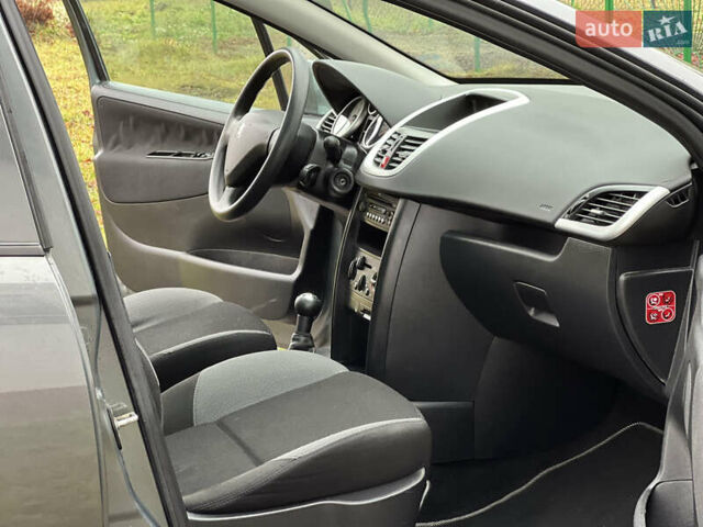 Серый Пежо 207, объемом двигателя 1.4 л и пробегом 126 тыс. км за 4800 $, фото 21 на Automoto.ua