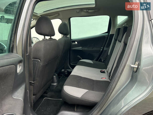 Серый Пежо 207, объемом двигателя 1.4 л и пробегом 126 тыс. км за 4800 $, фото 17 на Automoto.ua