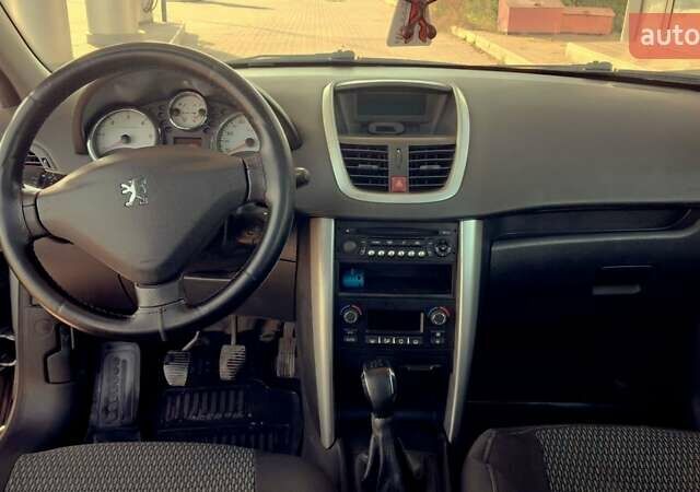 Серый Пежо 207, объемом двигателя 1.6 л и пробегом 227 тыс. км за 5300 $, фото 13 на Automoto.ua