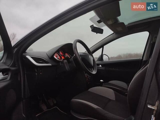 Пежо 207 2009 в Лебедине на Automoto.ua Серый Пежо 207, объемом двигателя 1.4 л и пробегом 200 тыс. км за 4550 $, фото 21 на Automoto.ua