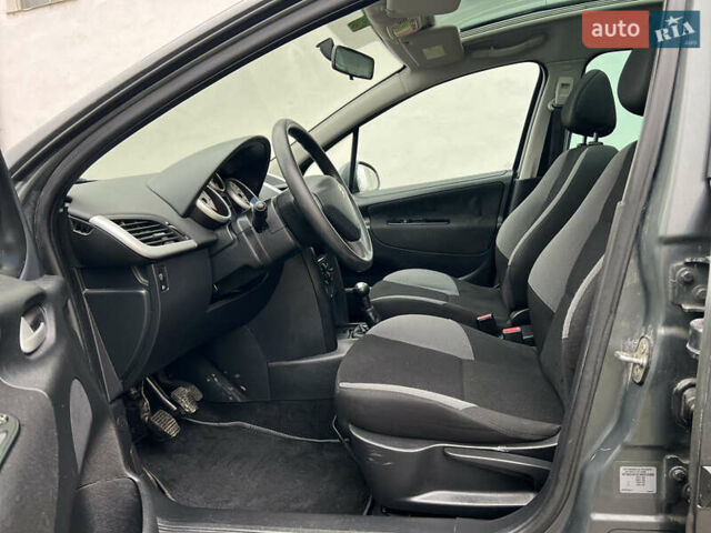 Серый Пежо 207, объемом двигателя 1.4 л и пробегом 126 тыс. км за 4800 $, фото 16 на Automoto.ua