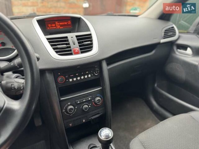 Серый Пежо 207, объемом двигателя 1.56 л и пробегом 268 тыс. км за 3650 $, фото 4 на Automoto.ua